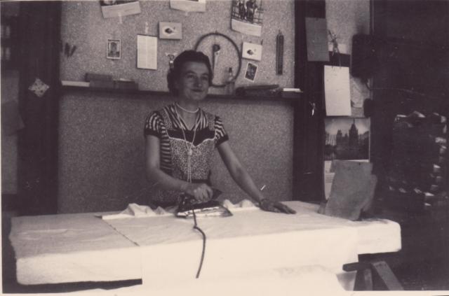 Je kon toen ook een strijktafel kopen. Iets duurder maar zoveel meer plaats. Om te strijken.